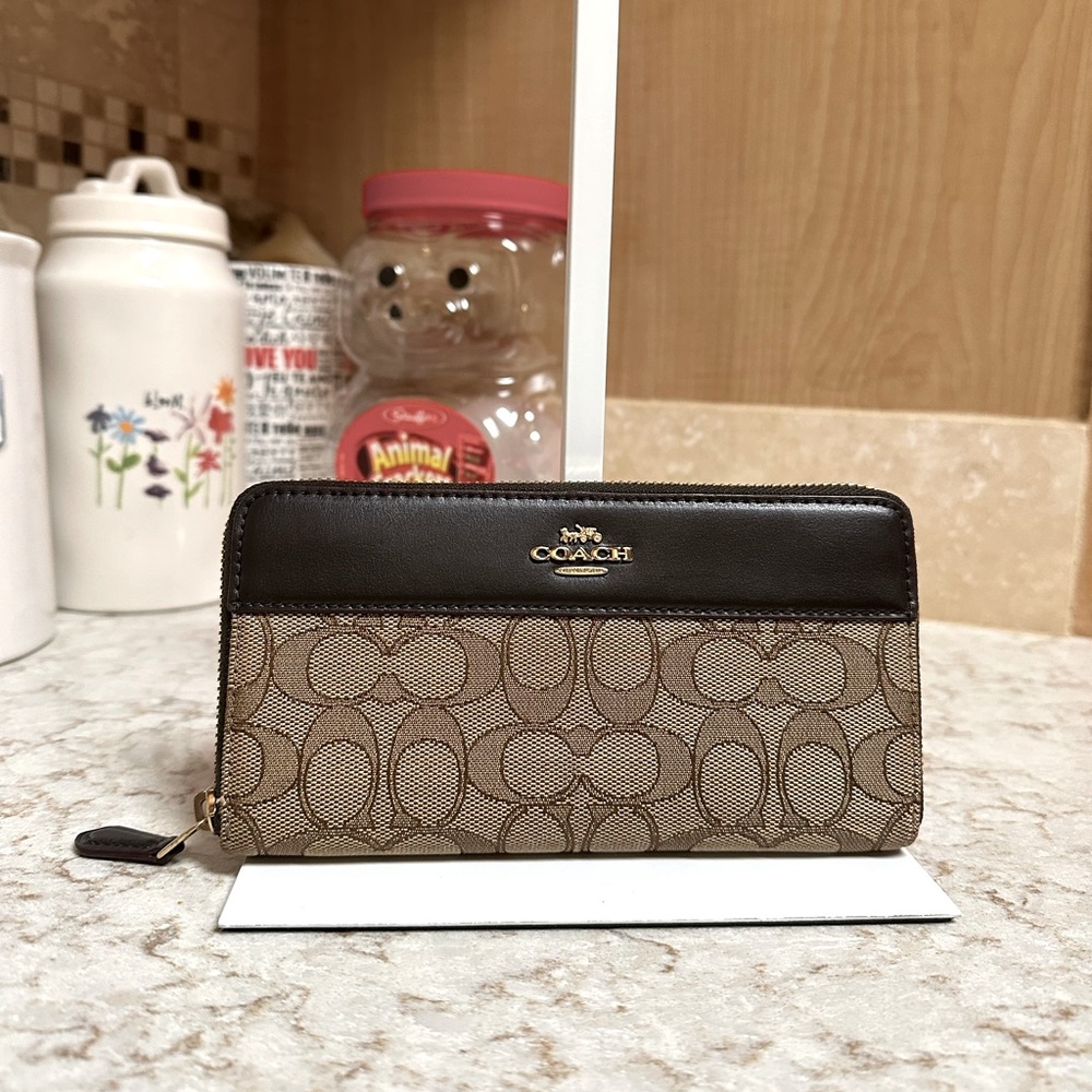 #23. Coach Jacquard Signature Full Zip Large Wallet, Excellent Condition